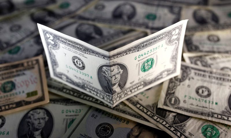 Dollar Gains on Virus Worries; Sterling Shows Strength