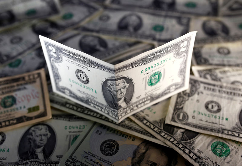 Dollar Gains on Virus Worries; Sterling Shows Strength