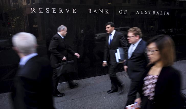 Australia Cut Rate as Virus’s Disruptions Grow