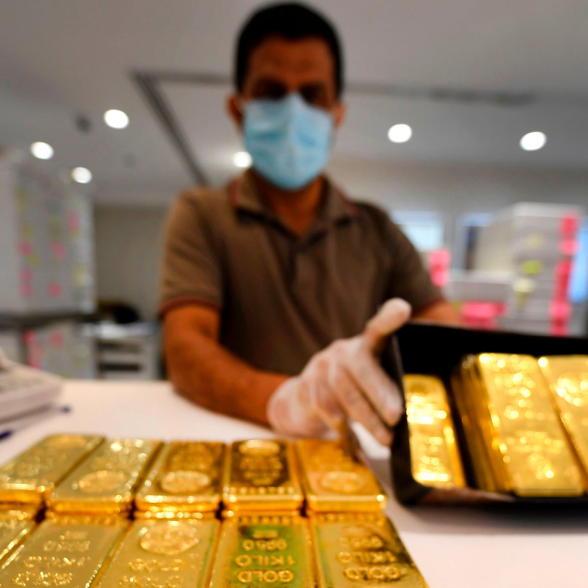 Gold Up, Reaches Three-and-a-Half Month High Over Weaker Dollar, Inflation Worries